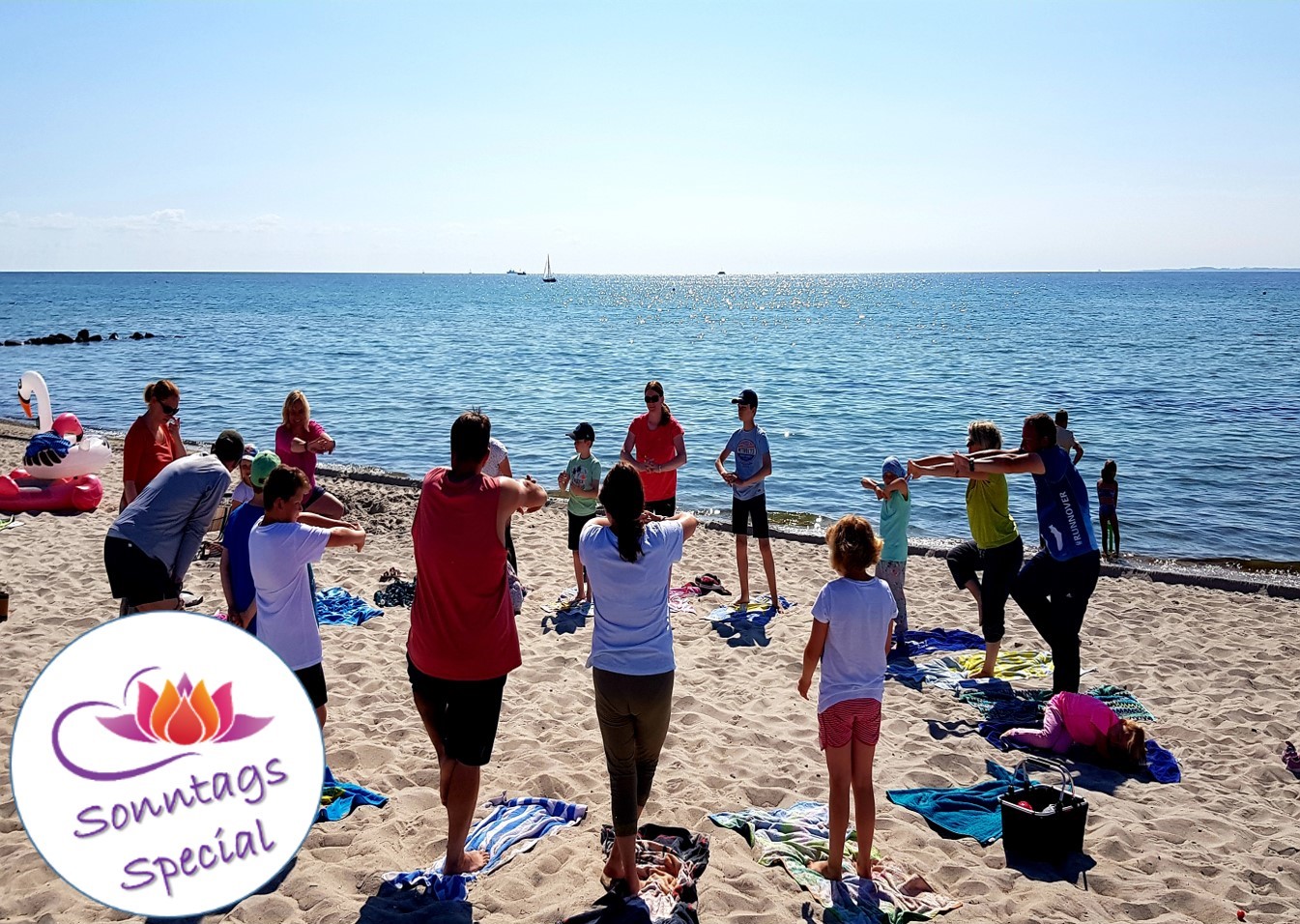 Familienyoga am Strand