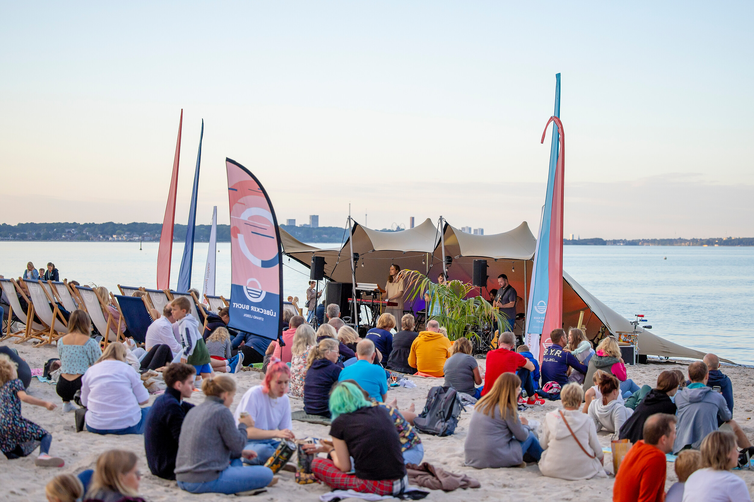 Musik im Strandkorb www.luebecker-bucht-ostsee.de(2)