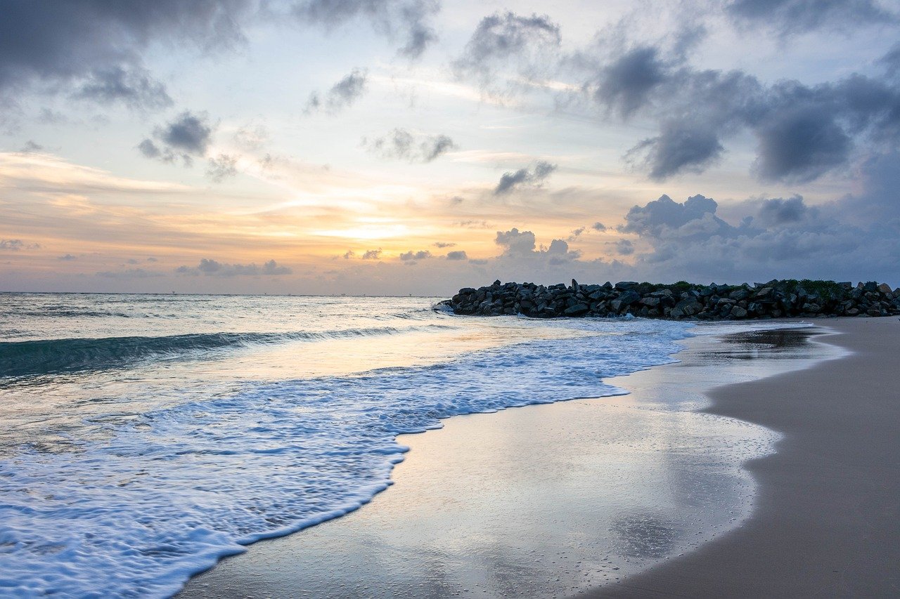 beach-8563083_1280