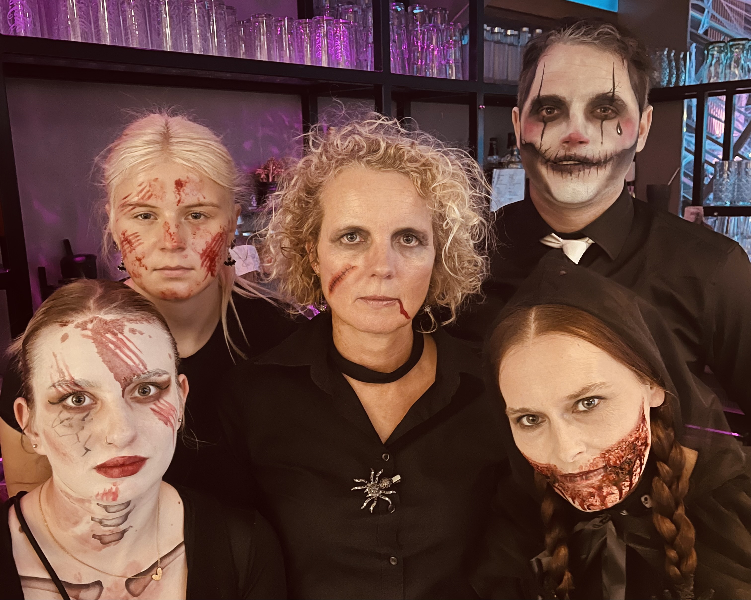 Bei uns wird nicht nur die Deko gruselig! Auch unser WATERKANT-Team zeigt sich zu Halloween von seiner schaurigsten Seite.