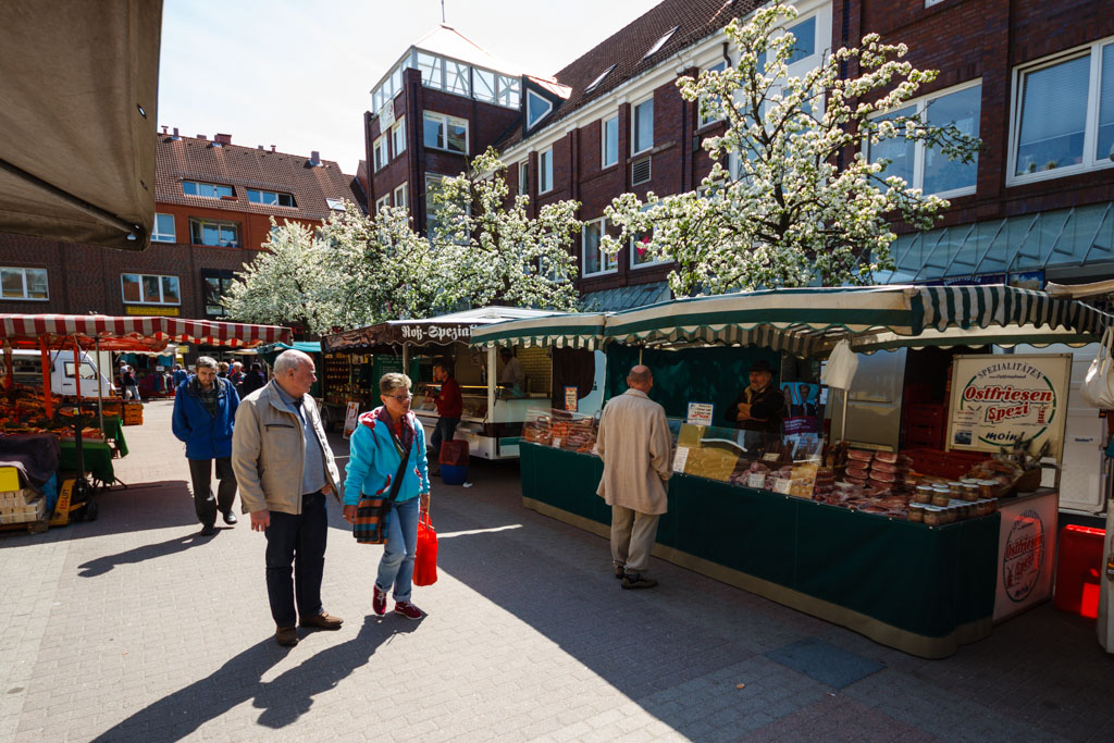 Wochenmarkt in der Alten Elbgaustraße
