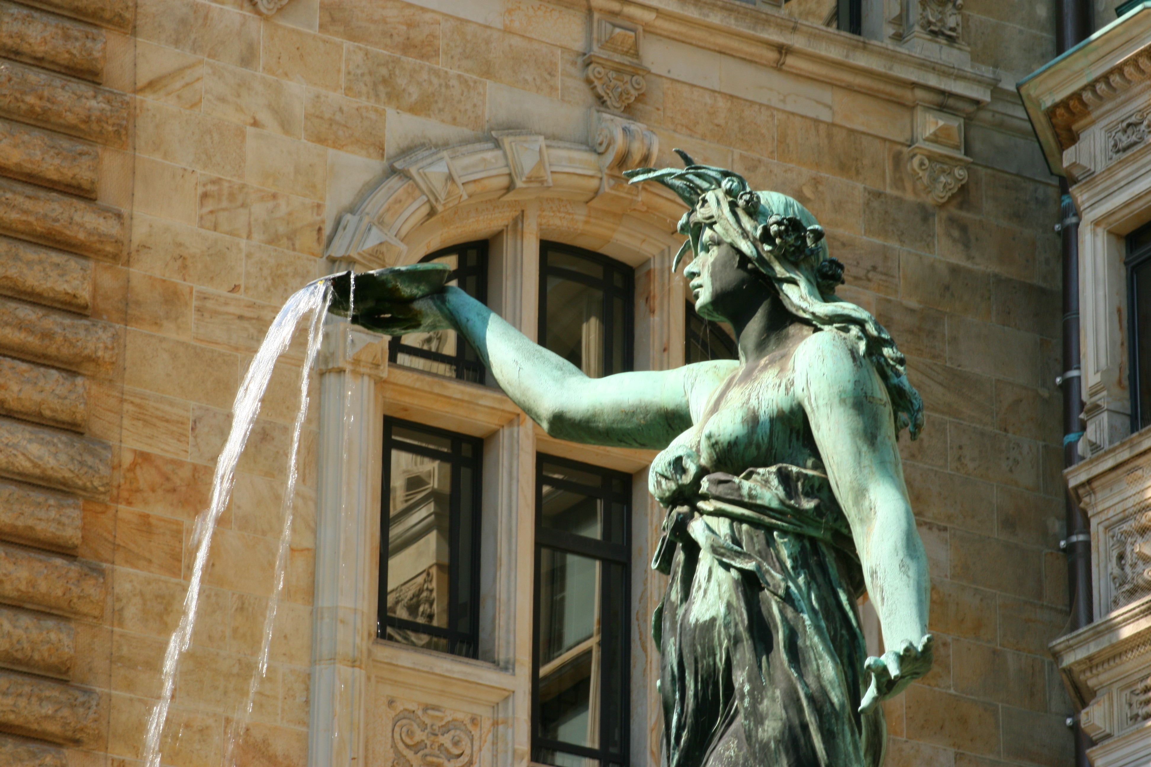 Von Kaffeemietschen und Stifterinnen - Ein historischer Frauenrundgang durch die Altstadt