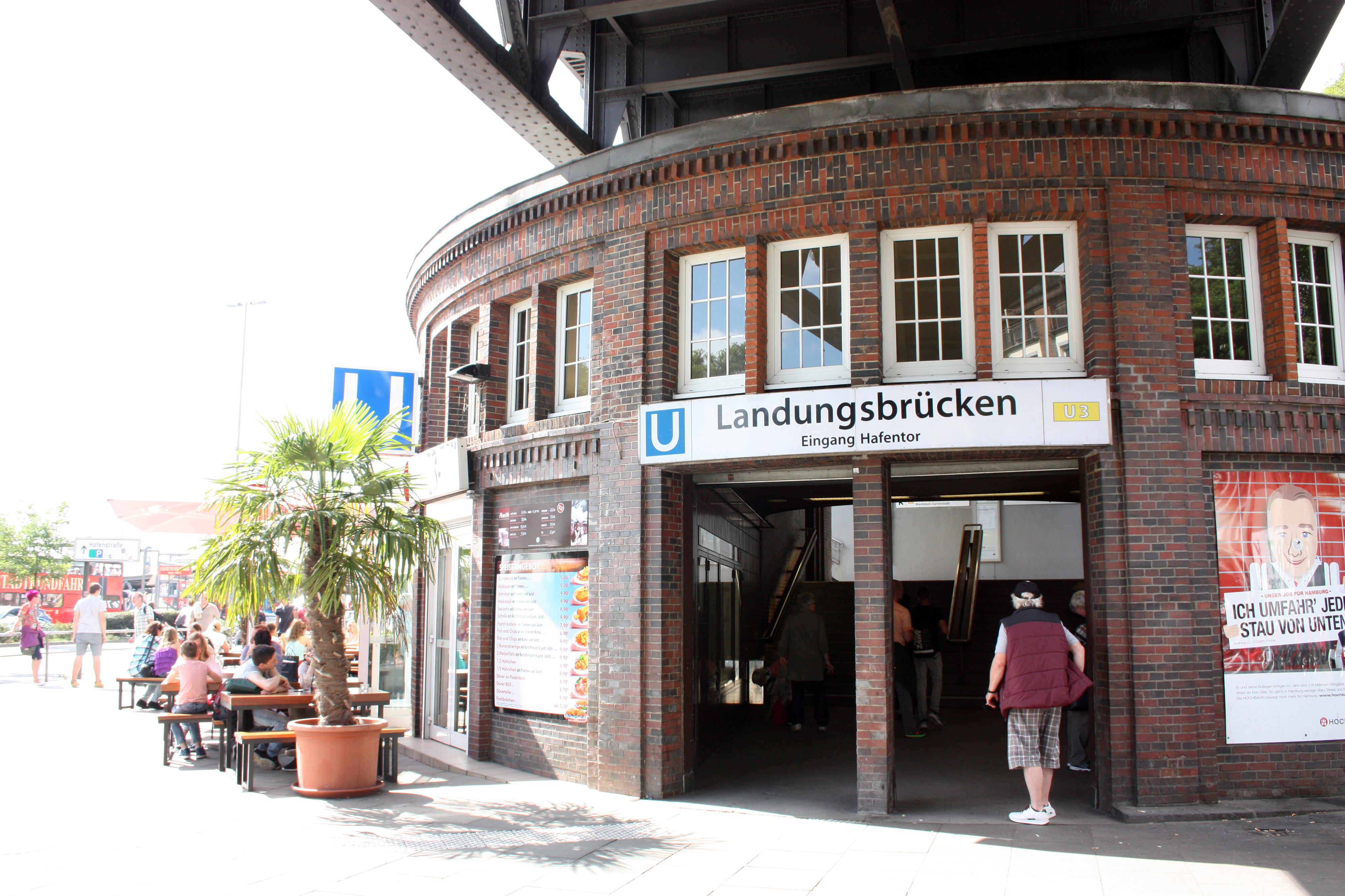 Meeting point: U-/S-Bahn station Landungsbrücken (Hafentor exit)