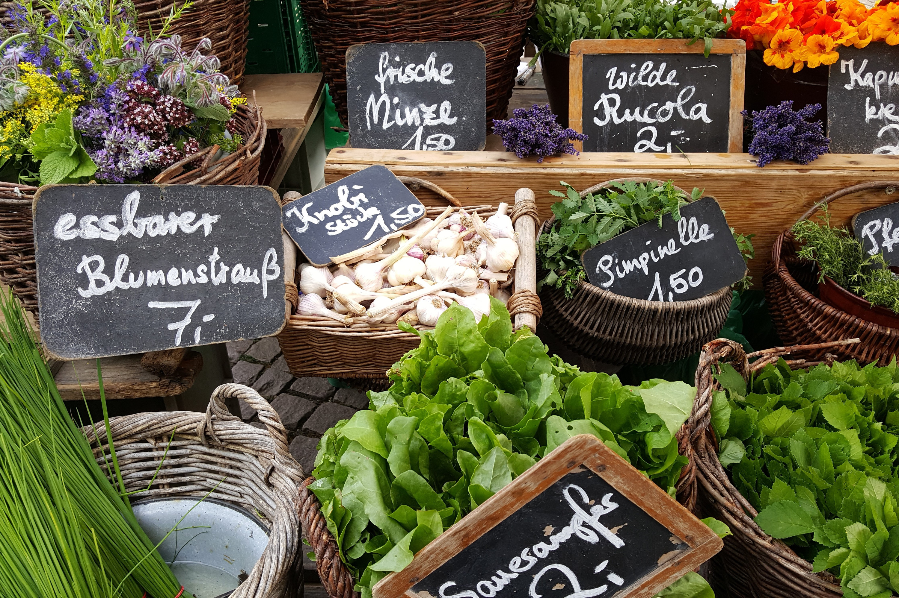 Weekly market on Borsteler Chaussee