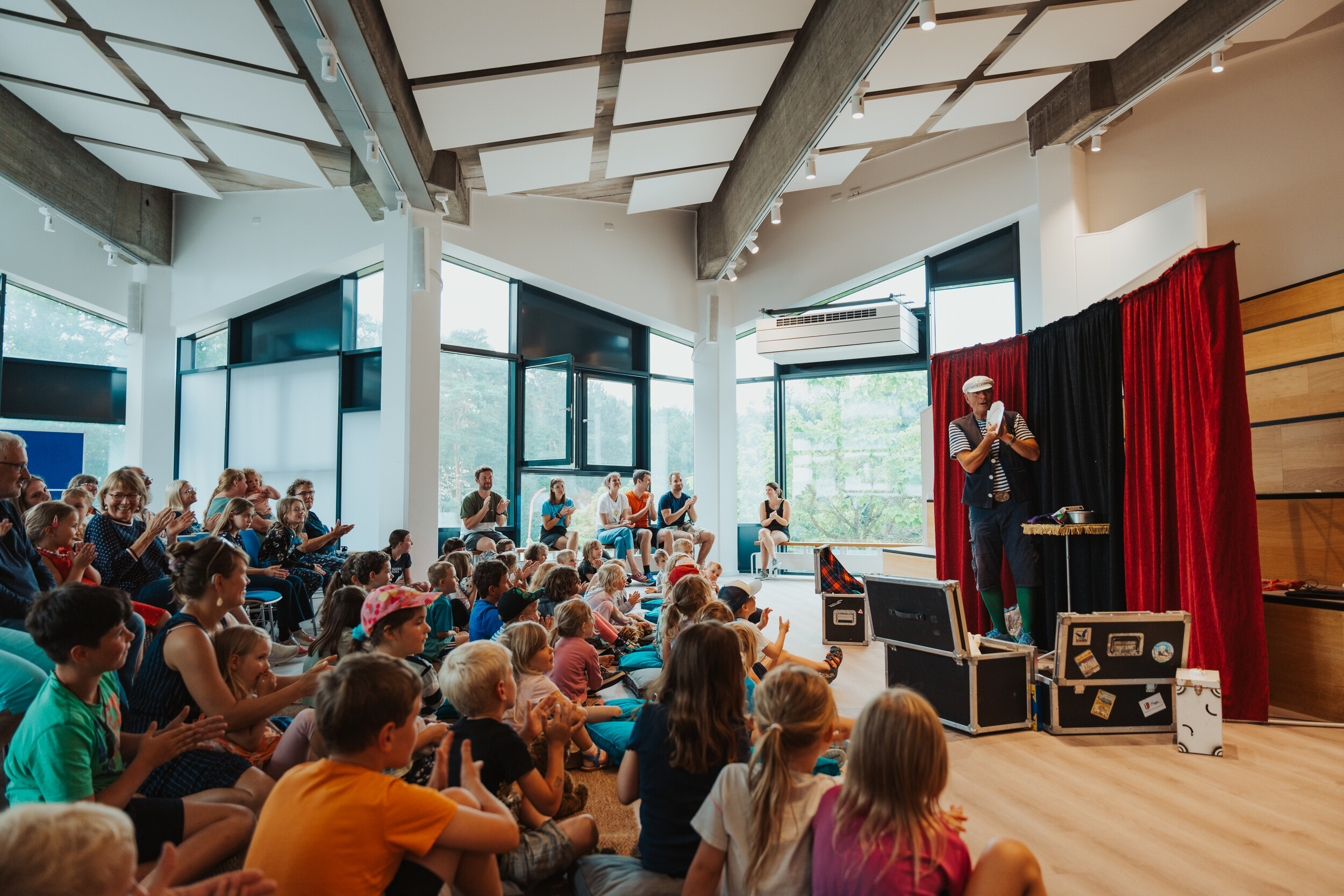 kaeptn-kuemmel-2024-mann-zaubert-talb-joelle-doernath