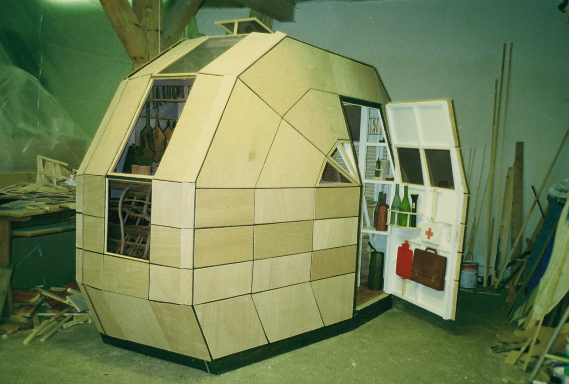 Futuristisches Mini-Holzhaus