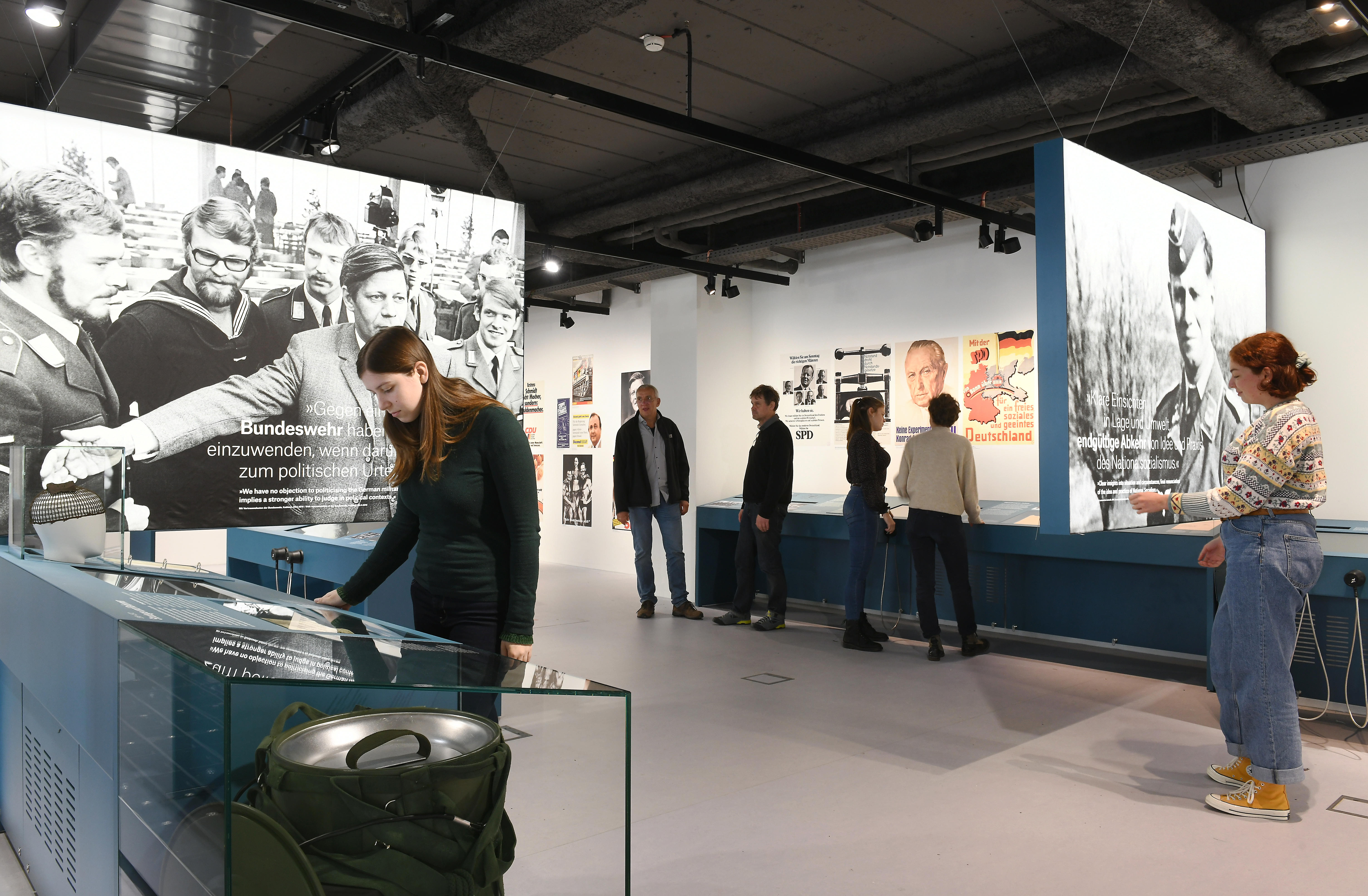 Ausstellung "Schmidt! Demokratie leben"