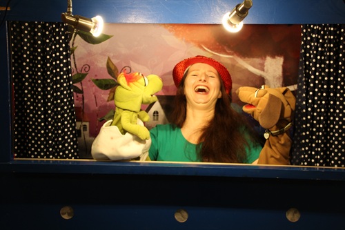 kindertheater-april-kollin-drache_foto-kindertheater-kollin-klaeff_klein